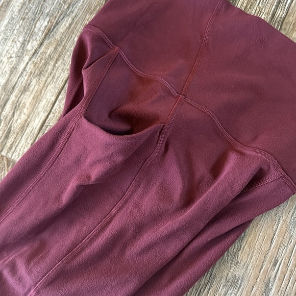 lululemon Athletic Women Beautiful Leggings, Size 4 - Picture 8 of 12